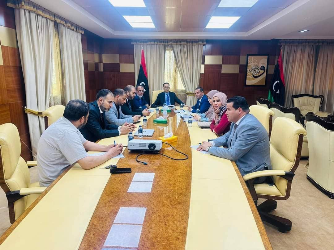 لقاء مع وزير الاقتصاد والتجارة حكومة الوحدة الوطنية طرابلس